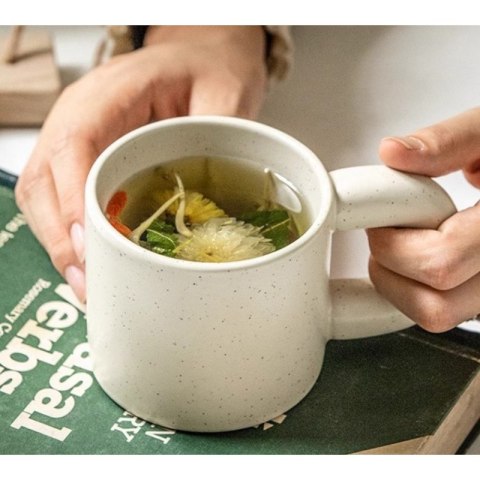 Kubek ceramiczny do kawy herbaty nakrapiany żółty 300 ml