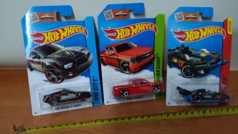 Auto metalowe HOT WHEELS DNG93