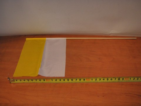 Flaga materiał żółto-biała chorągiewki 25szt. PAPIESKA 8520