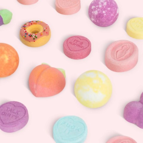 Love to Love Bath Bomb Rose - Kula do kąpieli w kształcie kobiecej sylwetki